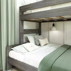 Letto a castello singolo sopra una piazza e mezza, stile moderno rustico, legno massello