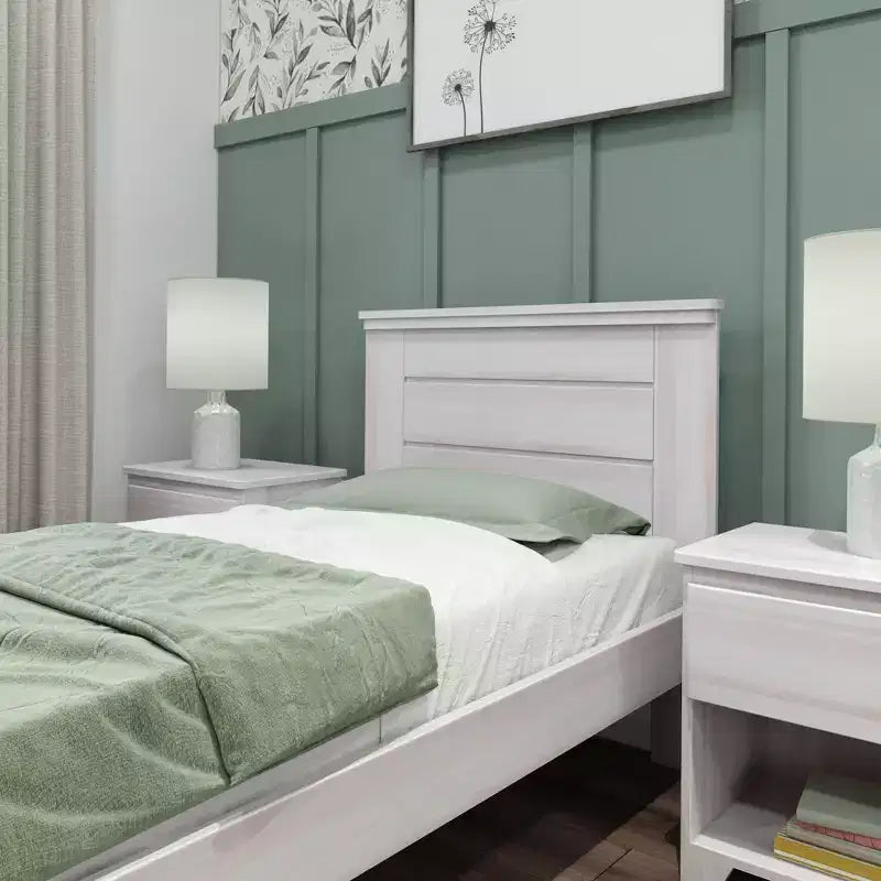 Struttura letto singola con testiera a pannelli – Letto a piattaforma moderno in legno massello stile "farmhouse"