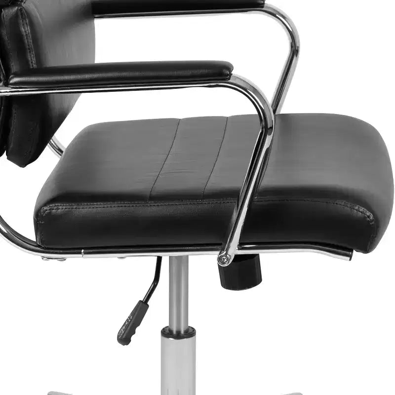 Sedia da ufficio ergonomica con schienale alto, braccioli imbottiti e base girevole