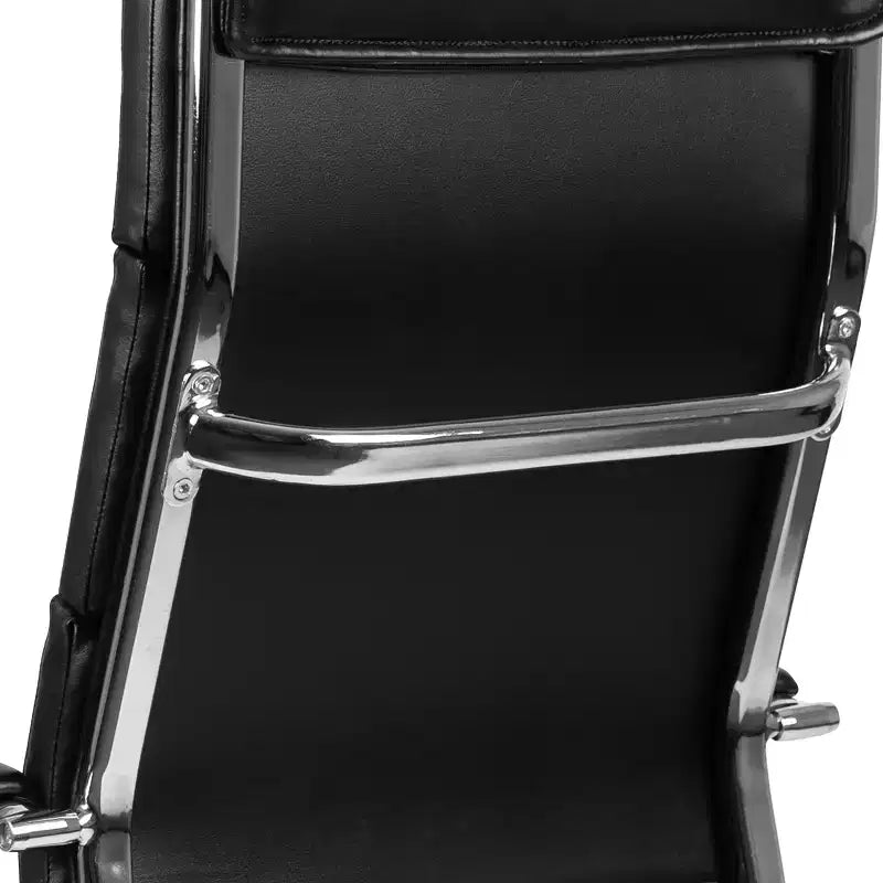 Sedia da ufficio ergonomica con schienale alto, braccioli imbottiti e base girevole