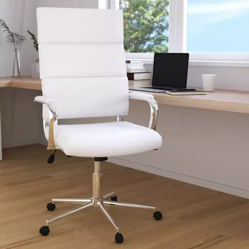 Sedia da ufficio ergonomica con schienale alto, braccioli imbottiti e base girevole