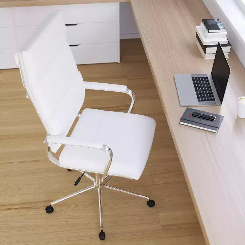 Sedia da ufficio ergonomica con schienale alto, braccioli imbottiti e base girevole
